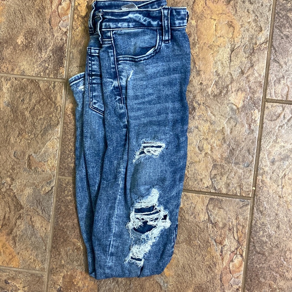 American eagle ripped skinny jeans